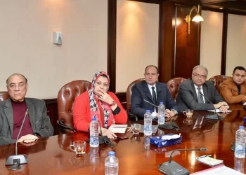 رئيس الأعلى للإعلام يناقش التوصيات النهائية لتطوير الصحافة الورقية والرقمية