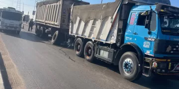 تعطل شاحنة نقل ثقيل أعلى كوبري جامعة المنصورة