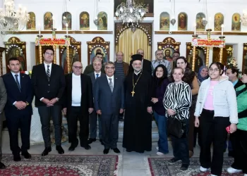 بمشاركة القيادات الأمنية والتنفيذية.. محافظ الدقهلية يهنئ أقباط المنصورة بعيد الميلاد