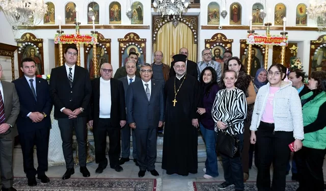 بمشاركة القيادات الأمنية والتنفيذية.. محافظ الدقهلية يهنئ أقباط المنصورة بعيد الميلاد