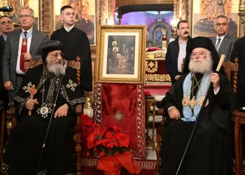 الأنبا إبراهيم إسحق يستقبل البابا تواضروس للتهنئة بعيد الميلاد