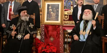 الأنبا إبراهيم إسحق يستقبل البابا تواضروس للتهنئة بعيد الميلاد