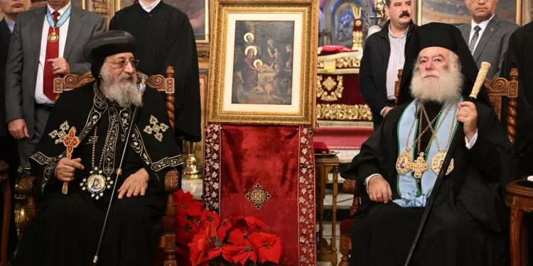 الأنبا إبراهيم إسحق يستقبل البابا تواضروس للتهنئة بعيد الميلاد