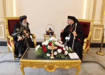 الأنبا إبراهيم إسحق يستقبل البابا تواضروس للتهنئة بعيد الميلاد