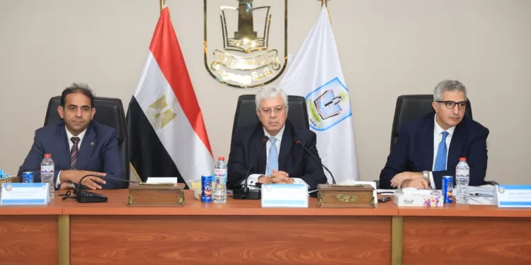 وزير التعليم العالي: مبادرات وطنية وشراكات دولية تعزز تنافسية الجامعات المصرية