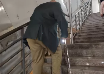 سلم «الفردوس».. هيكل معطل ومعاناة مستمرة في انتظار شارة التشغيل