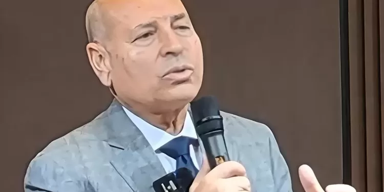 وزير العمل ومحافظ القاهرة يفتتحان المقر الجديد لنقابة النقل البري بمدينة نصر.. المبنى يضم فندقًا سياحيًا وجراجًا