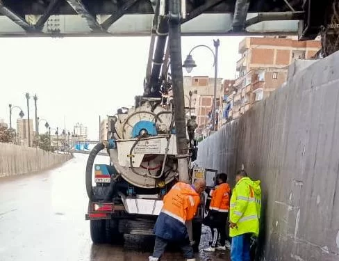 محافظ الإسكندرية يرفع درجة الاستعداد القصوى لمواجهة الطقس السيئ وتمركز 150 سيارة صرف صحي