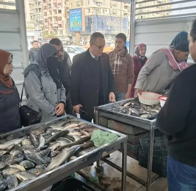 وكيل تموين الدقهلية يتفقد المعارض الدائمة ويؤكد: تخفيضات السلع تصل إلى 20%