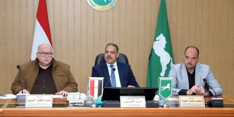 محافظ الشرقية يتابع ملف تقنين أراضي أملاك الدولة ويحدد مستهدفات يومية