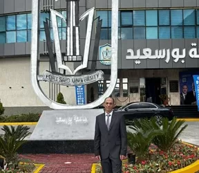 بأيدي أبنائها.. تنفيذ مجسم شعار جامعة بورسعيد بارتفاع 6 أمتار وعرض 3 أمتار 6 - جريدة الجمهورية بأيدي أبنائها.. تنفيذ مجسم شعار جامعة بورسعيد بارتفاع 6 أمتار وعرض 3 أمتار