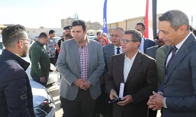 تسليم 20 سيارة تاكسي جديدة بالسويس ضمن مبادرة “الأمان والتوفير”