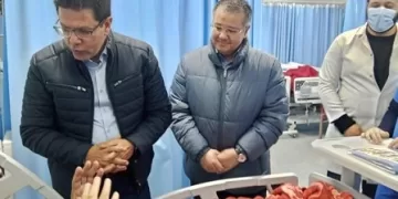 رئيس جامعة بنها يحيل طبيبين بالمستشفى الجامعى للتحقيق ويكافئ أطقم التمريض