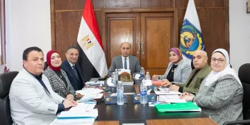 اجتماع لجنة القيادات الإدارية بجامعة دمنهور لتعزيز الكفاءة المؤسسية