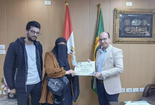 وكيل صحة الدقهلية يُكرم «الدكتورة أسماء رمضان» ويضمها لفريق التدريب بالمديرية 1 - جريدة الجمهورية وكيل صحة الدقهلية يُكرم «الدكتورة أسماء رمضان» ويضمها لفريق التدريب بالمديرية