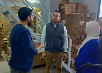 «وكيل صحة البحيرة» يتفقد مصنع الأدوية بدمنهور للاطمئنان على المخزون