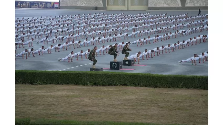 فيديو| الرئيس عبد الفتاح السيسي يجري زيارة تفقدية إلى الأكاديمية العسكرية المصرية بالعاصمة الجديدة 6 - جريدة الجمهورية 12jpg - جريدة الجمهورية