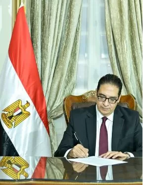 «رئيس جامعة القاهرة» يصدر قرارات بتعيين قيادات أكاديمية جديدة بمختلف الكليات والمراكز البحثية