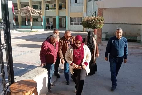 وكيل التعليم بمطروح تتفقد لجان امتحانات النقل في جولة مفاجئة 3 - جريدة الجمهورية 3 40 - جريدة الجمهورية