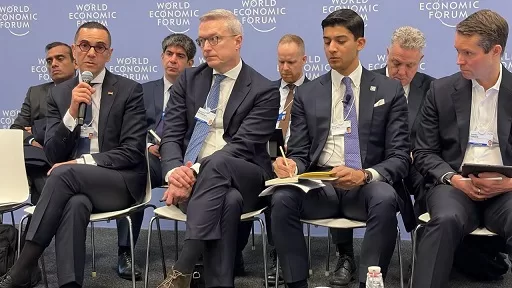 في إطار مشاركته بمنتدى دافوس بسويسرا:وزير الإستثمار يشارك في جلسة نقاشية حول البنية التحتية الذكية لتعزيز التنافسية 3 - جريدة الجمهورية 3 71 - جريدة الجمهورية