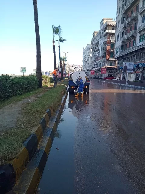 الرياح و الأمطار وإنخفاض درجات الحرارة تحاصر الإسكندرية 2 - جريدة الجمهورية 36 1 - جريدة الجمهورية