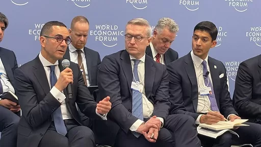 في إطار مشاركته بمنتدى دافوس بسويسرا:وزير الإستثمار يشارك في جلسة نقاشية حول البنية التحتية الذكية لتعزيز التنافسية 1 - جريدة الجمهورية في إطار مشاركته بمنتدى دافوس بسويسرا:وزير الإستثمار يشارك في جلسة نقاشية حول البنية التحتية الذكية لتعزيز التنافسية