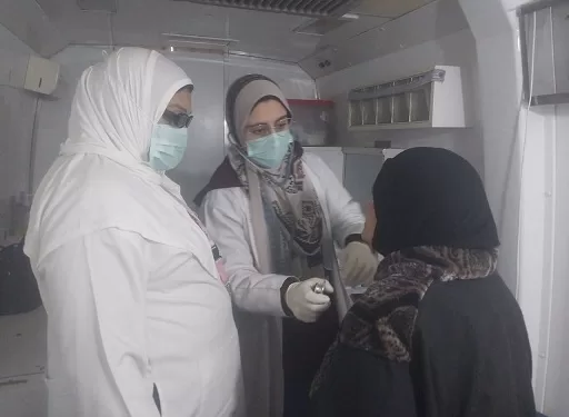 توقيع الكشف الطبي  700 بقافلة طبية مجانية بقرية سيدى عقبة بالمحمودية
