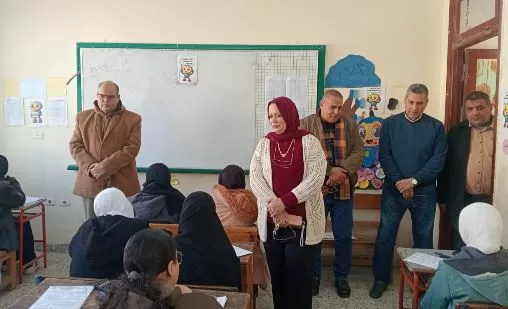 وكيل التعليم بمطروح تتفقد لجان امتحانات النقل في جولة مفاجئة 5 - جريدة الجمهورية 5 19 - جريدة الجمهورية