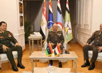 وزير الدفاع ورئيس أركان حرب القوات المسلحة يلتقيان نائب القائد العام للجيش الوطنى الليبى 3 - جريدة الجمهورية وزير الدفاع ورئيس أركان حرب القوات المسلحة يلتقيان نائب القائد العام للجيش الوطنى الليبى