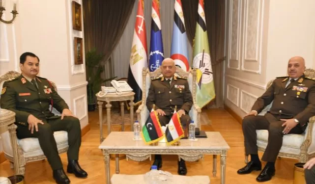 وزير الدفاع ورئيس أركان حرب القوات المسلحة يلتقيان نائب القائد العام للجيش الوطنى الليبى