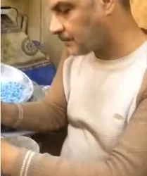 فيديو| صناعة «السِبح» من الأحجار الكريمة.. إبداعٌ بأيدٍ من ذهب