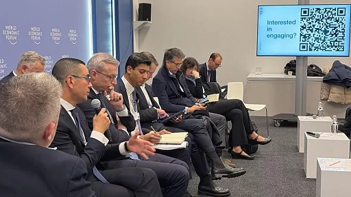 في إطار مشاركته بمنتدى دافوس بسويسرا:وزير الإستثمار يشارك في جلسة نقاشية حول البنية التحتية الذكية لتعزيز التنافسية 5 - جريدة الجمهورية 6 27 - جريدة الجمهورية