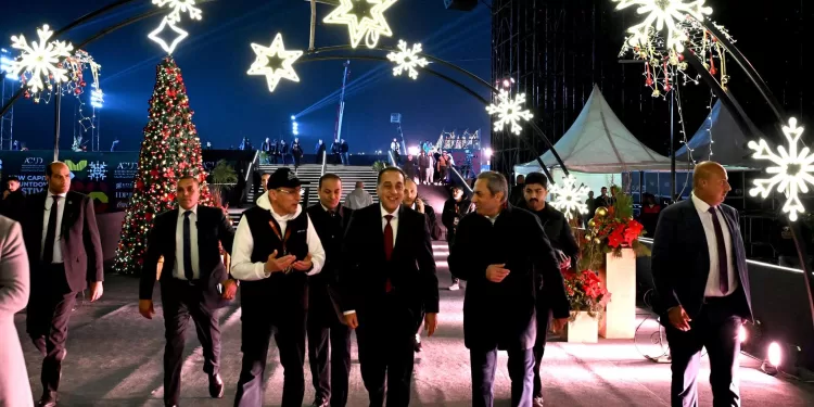 مدبولي يشارك المواطنين احتفالات العام الجديد بالعاصمة الجديدة.. وينقل تهاني رئيس الجمهورية للشعب المصري