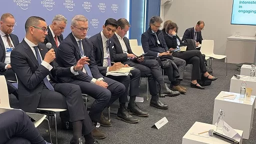 في إطار مشاركته بمنتدى دافوس بسويسرا:وزير الإستثمار يشارك في جلسة نقاشية حول البنية التحتية الذكية لتعزيز التنافسية 2 - جريدة الجمهورية 7 22 - جريدة الجمهورية