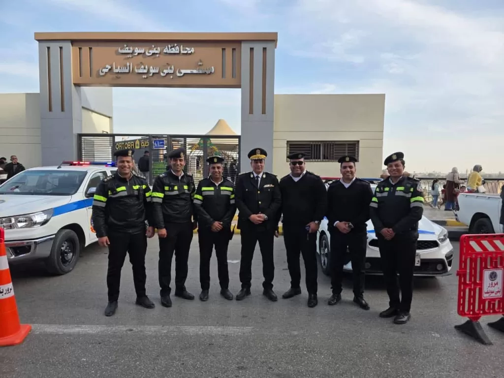 ضباط مرور بني سويف يحتفلون مع المواطنين بعيد الشرطة 3 - جريدة الجمهورية WhatsA908 - جريدة الجمهورية