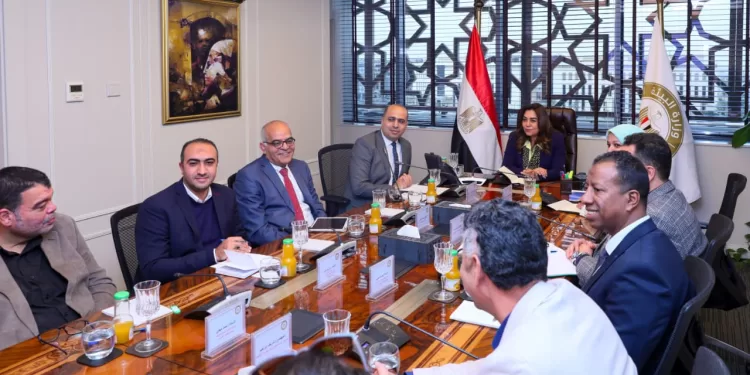 د. منال عوض: تسليم 25 محطة مخلفات وسيطة ثابتة و14 محطة متحركة بعدد من المحافظات 1 - جريدة الجمهورية د. منال عوض: تسليم 25 محطة مخلفات وسيطة ثابتة و14 محطة متحركة بعدد من المحافظات