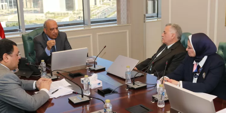 وزير الكهرباء يتابع خطة العمل لتحقيق الاستدامة المالية والتشغيل الاقتصادي والارتقاء بجودة الخدمات