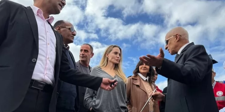 أنجلينا جولي تتفقد «معبر رفح».. وتثمن دور متطوعي التحالف الوطني وشباب مصر 1 - جريدة الجمهورية أنجلينا جولي تتفقد «معبر رفح».. وتثمن دور متطوعي التحالف الوطني وشباب مصر