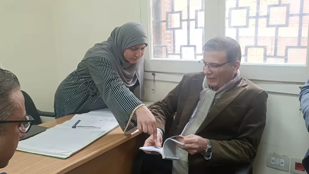 فيديو| وزير الزراعة يقطع كيلومترين سيرًا على الأقدام لإنصاف مزارع بالفيوم 3 - جريدة الجمهورية WhatsApp Image 2026 01 04 at 8.56.49 PM 1 - جريدة الجمهورية