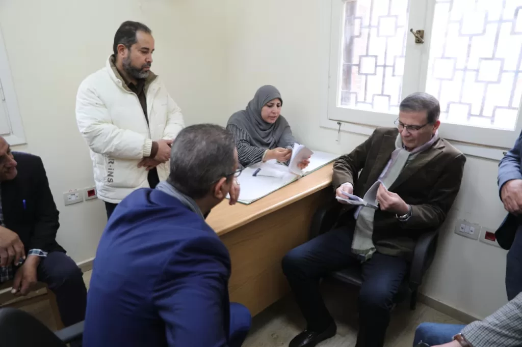 فيديو| وزير الزراعة يقطع كيلومترين سيرًا على الأقدام لإنصاف مزارع بالفيوم 5 - جريدة الجمهورية WhatsApp Image 2026 01 04 at 8.56.51 PM 3 - جريدة الجمهورية