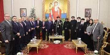 في لفتة ودّ ومحبة.. رئيس مجلس الدولة يهنئ بابا الإسكندرية بعيد الميلاد