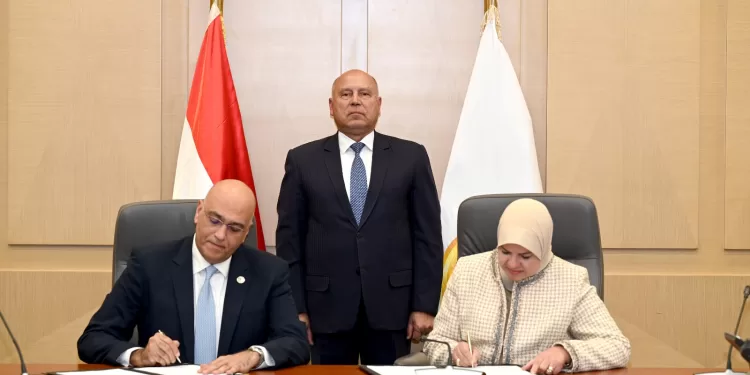 اتفاق بين «الصناعة» و«تنمية المشروعات» لدعم المشروعات الصناعية الصغيرة وتخفيض الواردات 1 - جريدة الجمهورية اتفاق بين «الصناعة» و«تنمية المشروعات» لدعم المشروعات الصناعية الصغيرة وتخفيض الواردات