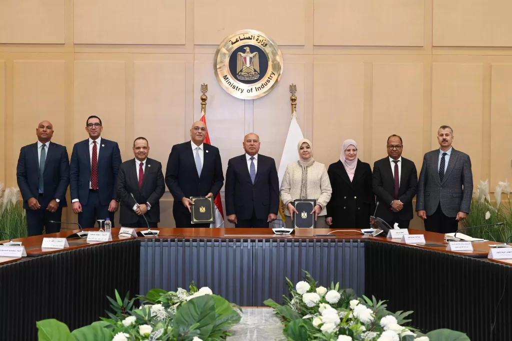 اتفاق بين «الصناعة» و«تنمية المشروعات» لدعم المشروعات الصناعية الصغيرة وتخفيض الواردات 3 - جريدة الجمهورية WhatsApp Image 2026 01 06 at 5.57.01 PM 2 - جريدة الجمهورية
