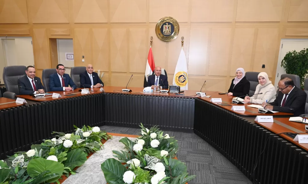 اتفاق بين «الصناعة» و«تنمية المشروعات» لدعم المشروعات الصناعية الصغيرة وتخفيض الواردات 4 - جريدة الجمهورية WhatsApp Image 2026 01 06 at 5.57.01 PM 3 - جريدة الجمهورية