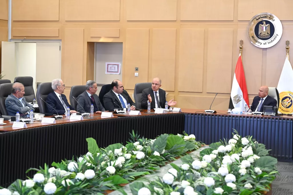 تيسير الإجراءات وتوفير الأراضي المرفقة.. الفريق كامل الوزير يؤكد دعم المستثمرين الجادين في الصناعة 3 - جريدة الجمهورية WhatsApp Image 2026 01 06 at 5.57.14 PM 3 - جريدة الجمهورية