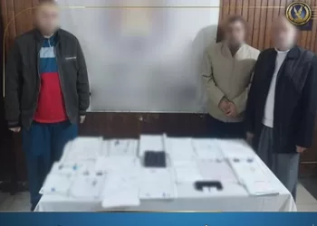 ثلاثي الشر في مهمة شيطانية.. احترفوا تزوير المستندات الحكومية وبيعها للراغبين