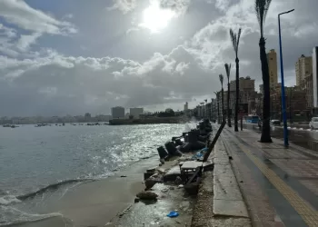 أمطار غزيرة ورياح عاتية تضرب الإسكندرية في أول أيام «نوة الفيضة الكبرى»