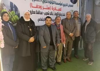 أكثر من 5 آلاف قطعة ملابس للأسر الأولى بالرعاية بمعرض «ستر ودفا» بمطروح