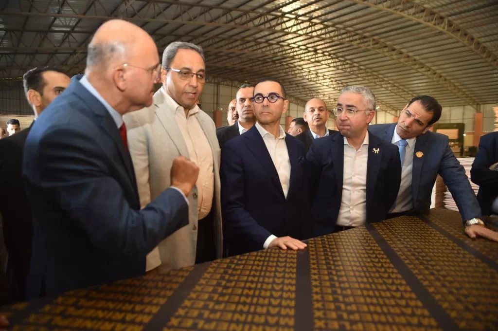 وزير الاستثمار ومحافظ قنا يتفقدان سير العمل بالمنطقة الحرة العامة بقفط 6 - جريدة الجمهورية WhatsApp Image 2026 01 10 at 3.15.14 PM 1 - جريدة الجمهورية