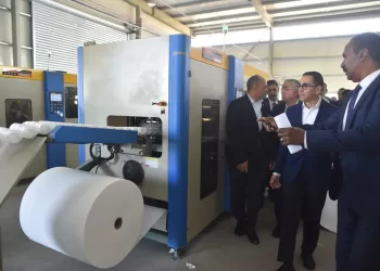 وزير الاستثمار ومحافظ قنا يتفقدان سير العمل بالمنطقة الحرة العامة بقفط